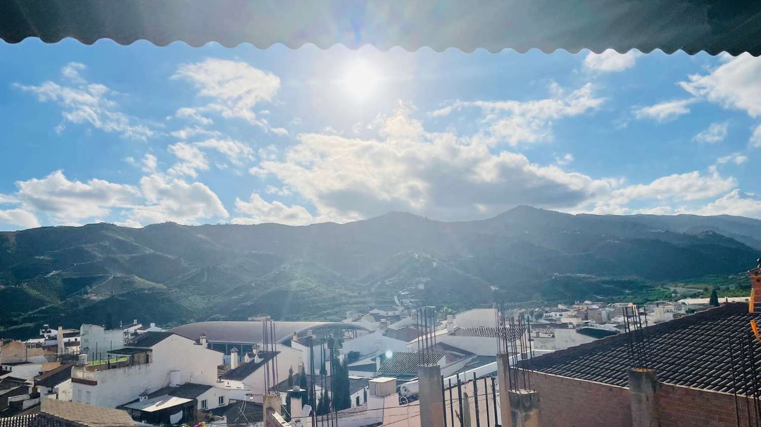 CASA DE PUEBLO DE UNOS 65 M2 Y 840 M2 DE PARCELA EN BENAMARGOSA