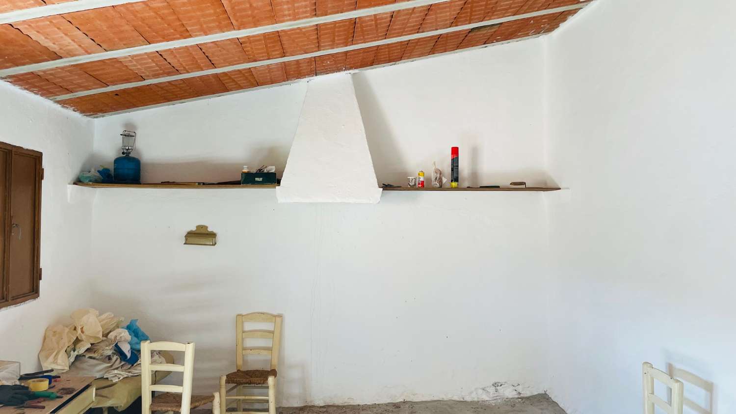 CASA DE PUEBLO DE UNOS 65 M2 Y 840 M2 DE PARCELA EN BENAMARGOSA