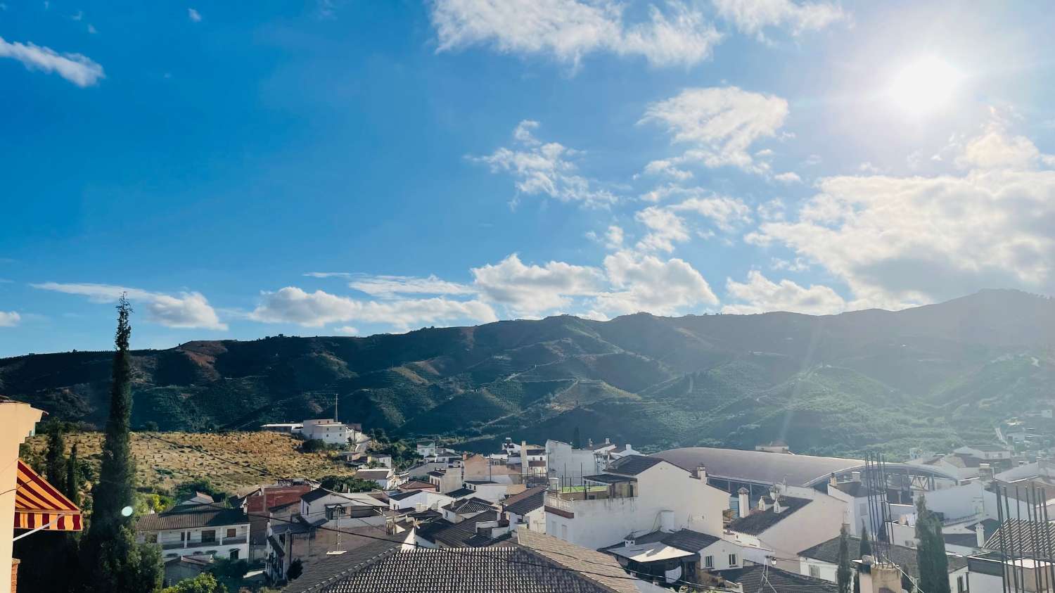 CASA DE PUEBLO DE UNOS 65 M2 Y 840 M2 DE PARCELA EN BENAMARGOSA