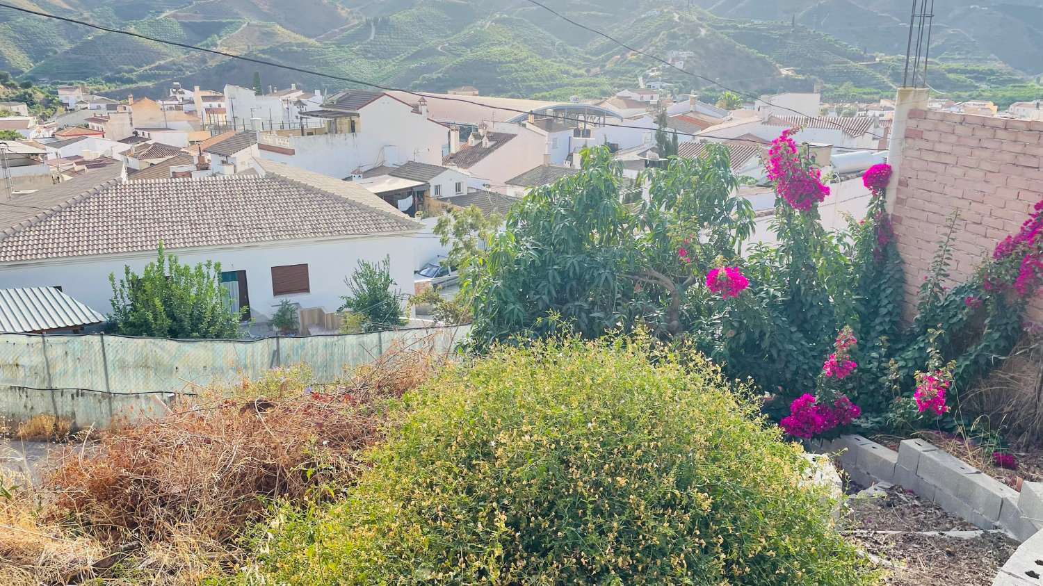 CASA DE PUEBLO DE UNOS 65 M2 Y 840 M2 DE PARCELA EN BENAMARGOSA