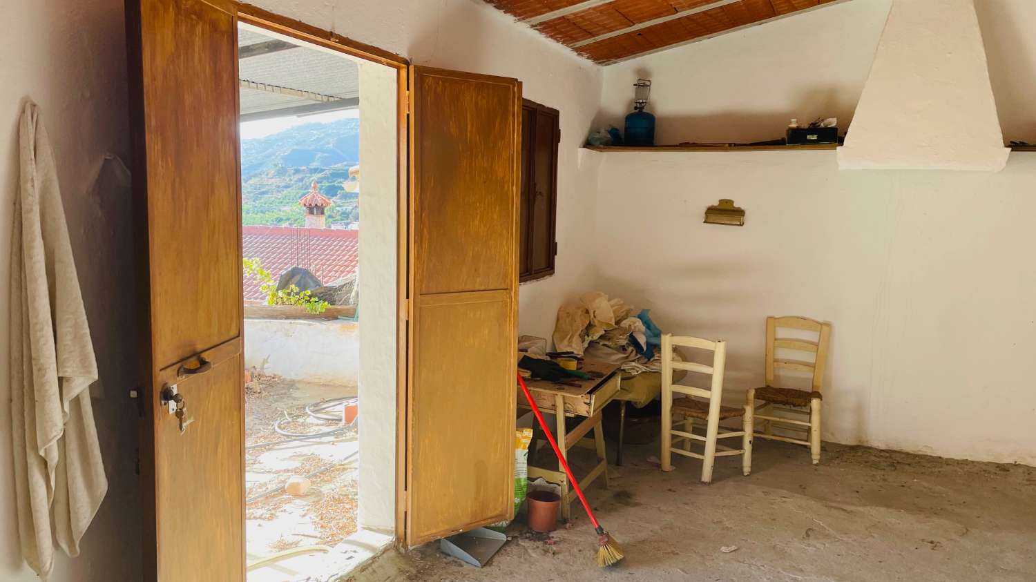 CASA DE PUEBLO DE UNOS 65 M2 Y 840 M2 DE PARCELA EN BENAMARGOSA