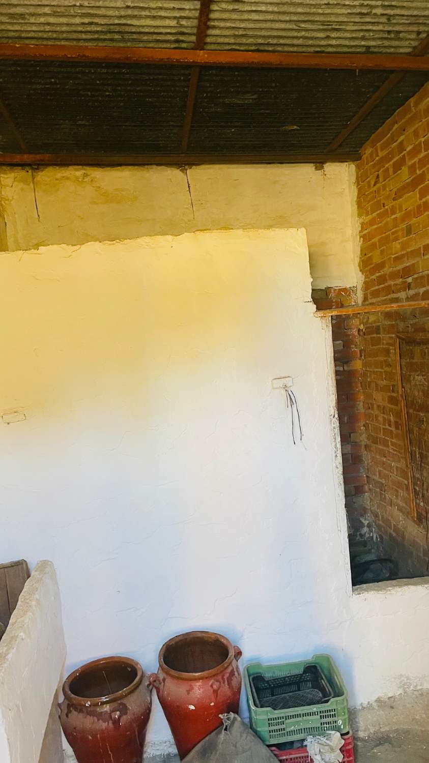 CASA DE PUEBLO DE UNOS 65 M2 Y 840 M2 DE PARCELA EN BENAMARGOSA