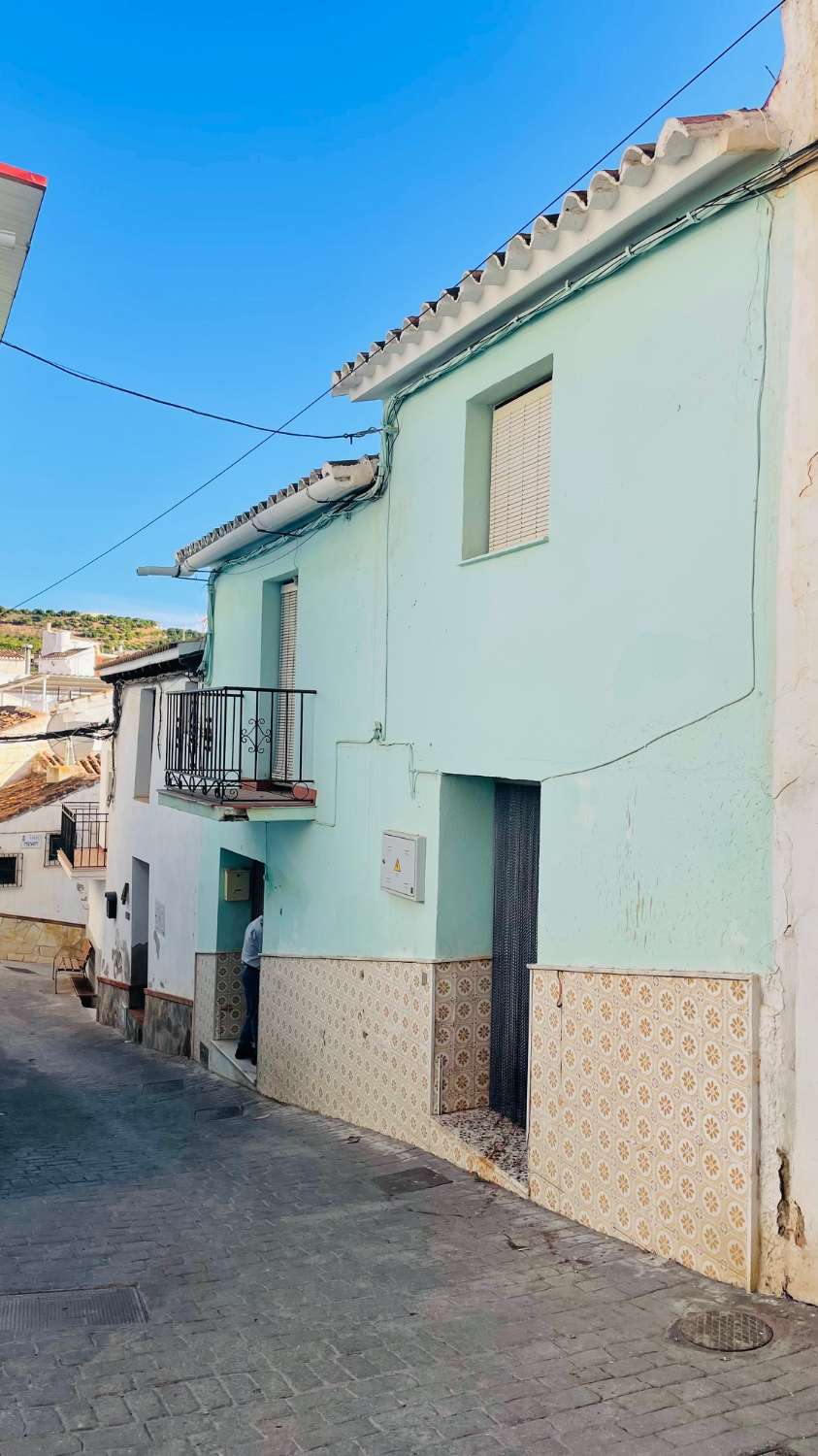 CASA DE PUEBLO DE EN BENQAMARGOSA DE 132 M2 CON 5 DORMITORIOS