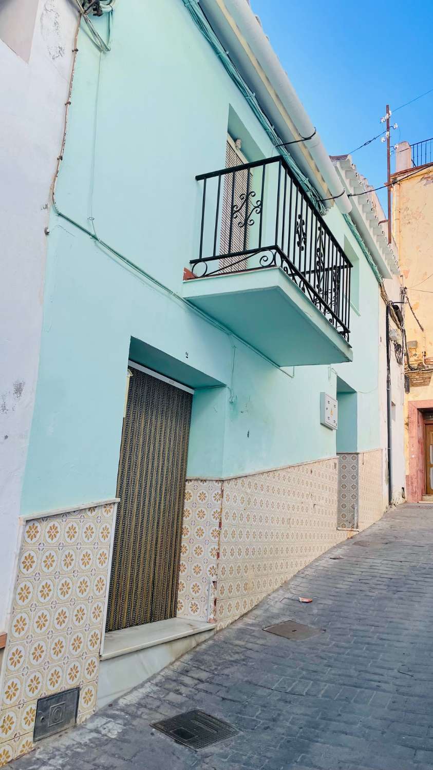 CASA DE PUEBLO DE EN BENQAMARGOSA DE 132 M2 CON 5 DORMITORIOS