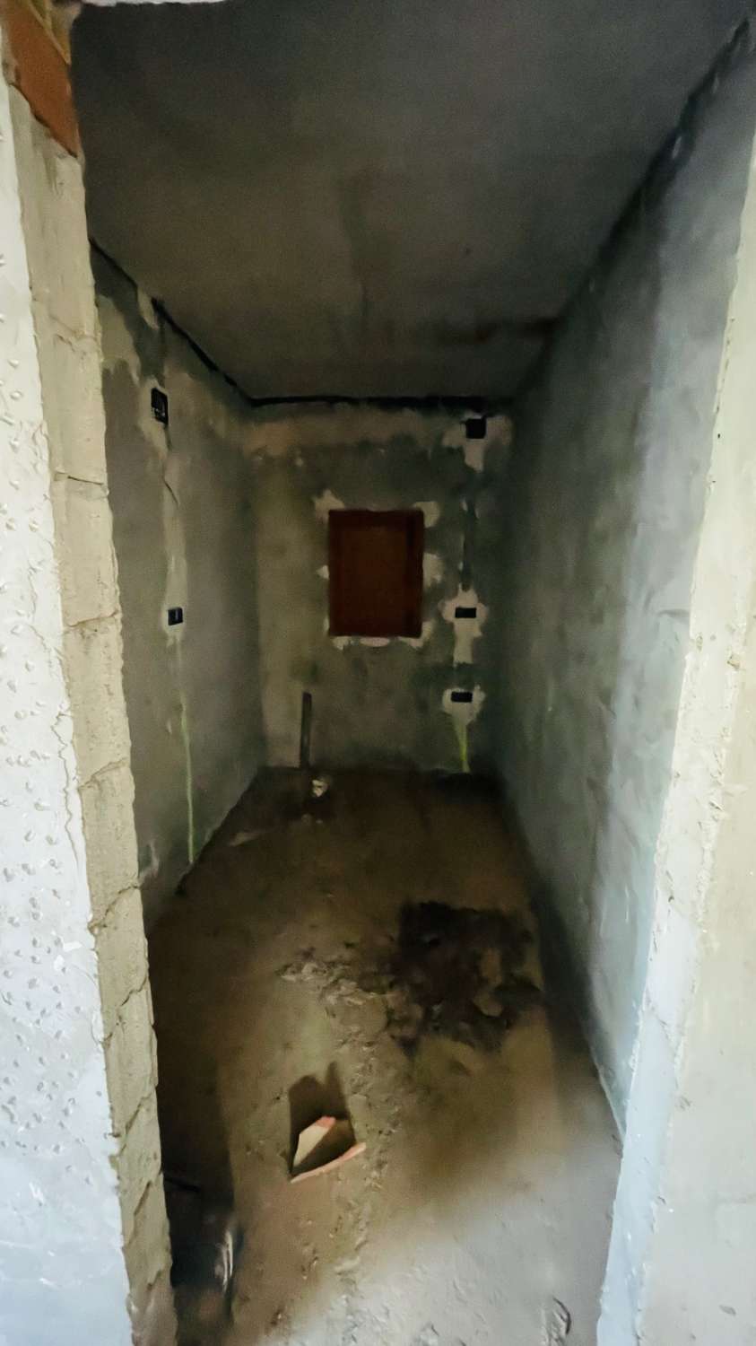 CHALET EN LOS ROMANES DE 177 M2 PARA TERMINAR CON PARCELA DE 13.800 M2 CON OLIVOS