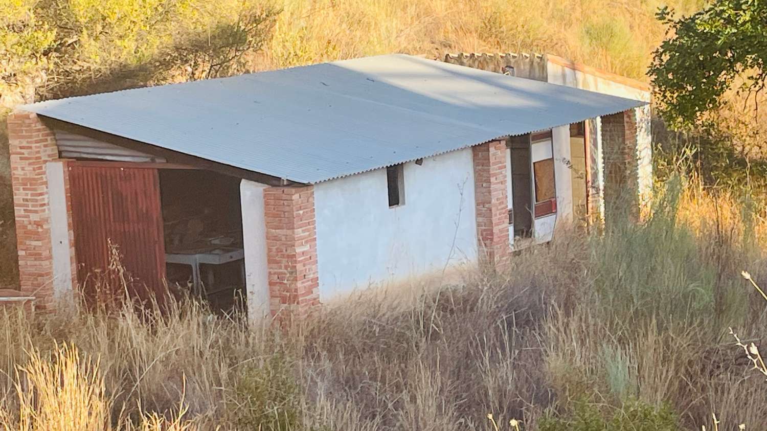 CHALET EN LOS ROMANES DE 177 M2 PARA TERMINAR CON PARCELA DE 13.800 M2 CON OLIVOS