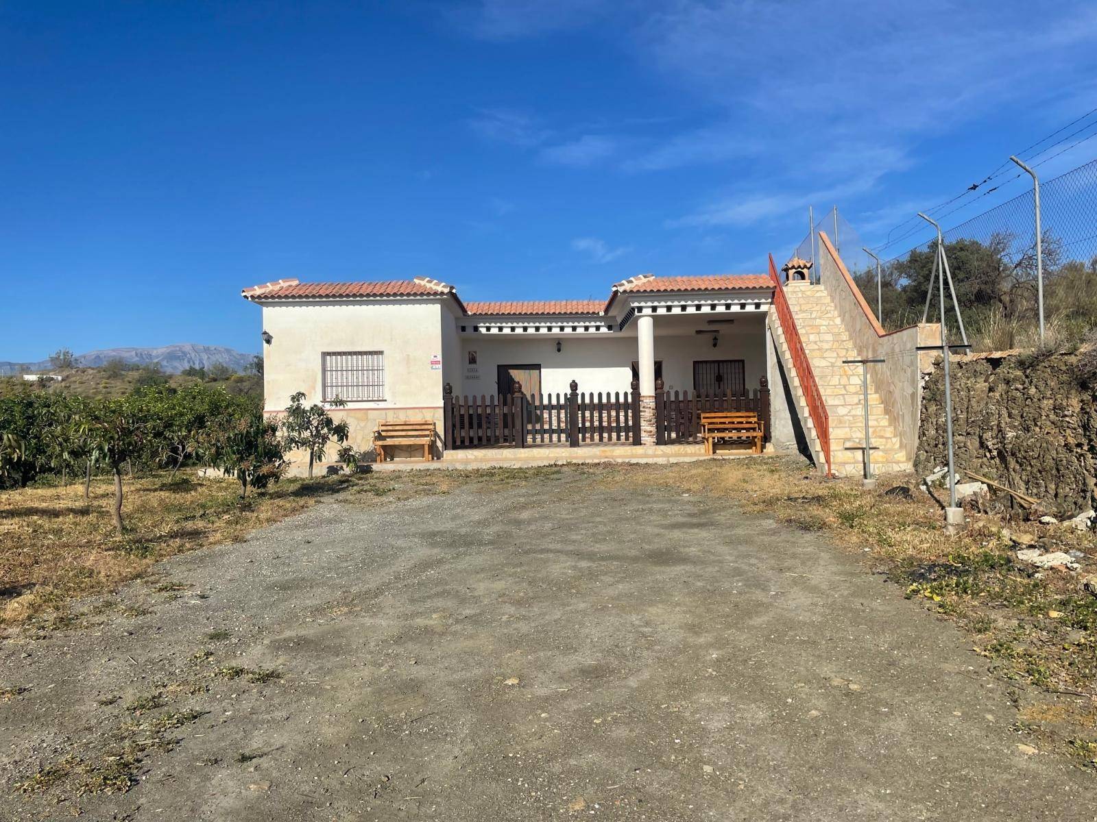 Villa til salg i Almayate