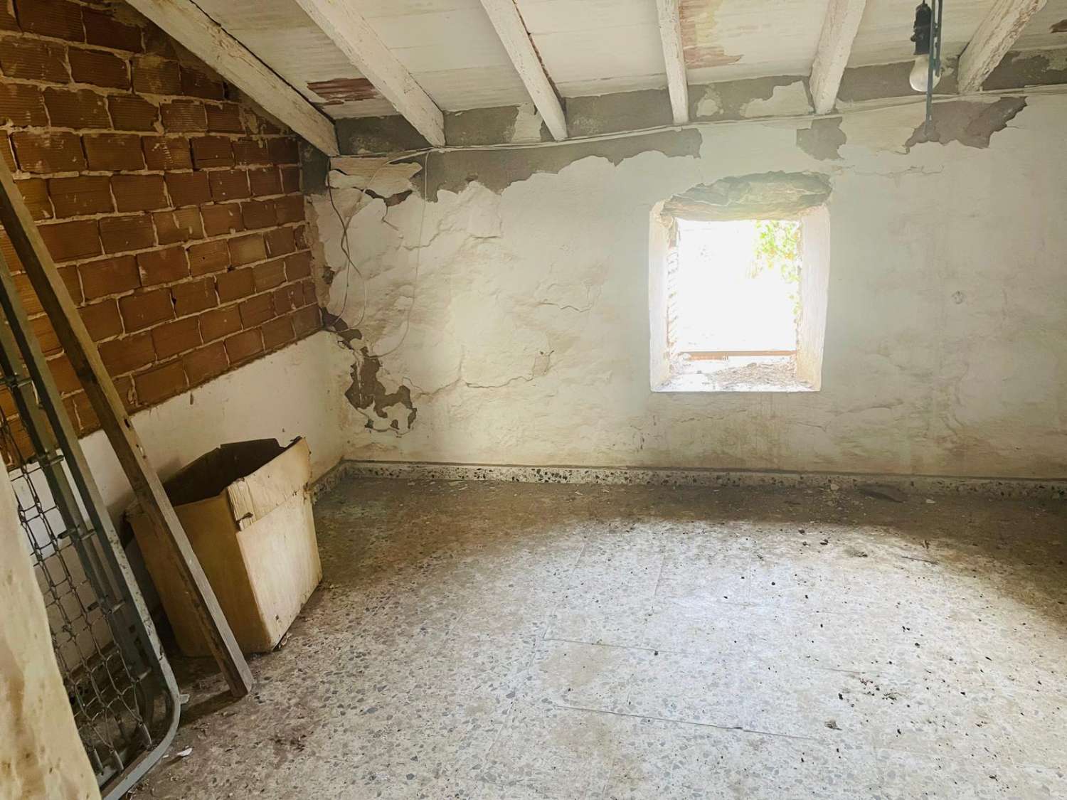 CASA DE PUEBLO A REFORMAR DE 120 M2 EN LOS PUERTAS ( VALLE-NIZA) A 3 KM DEL MAR