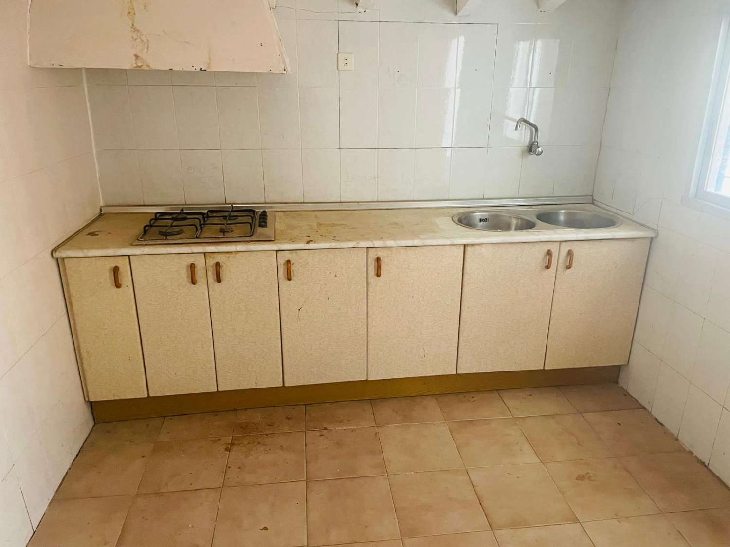 CASA DE PUEBLO A REFORMAR DE 120 M2 EN LOS PUERTAS ( VALLE-NIZA) A 3 KM DEL MAR