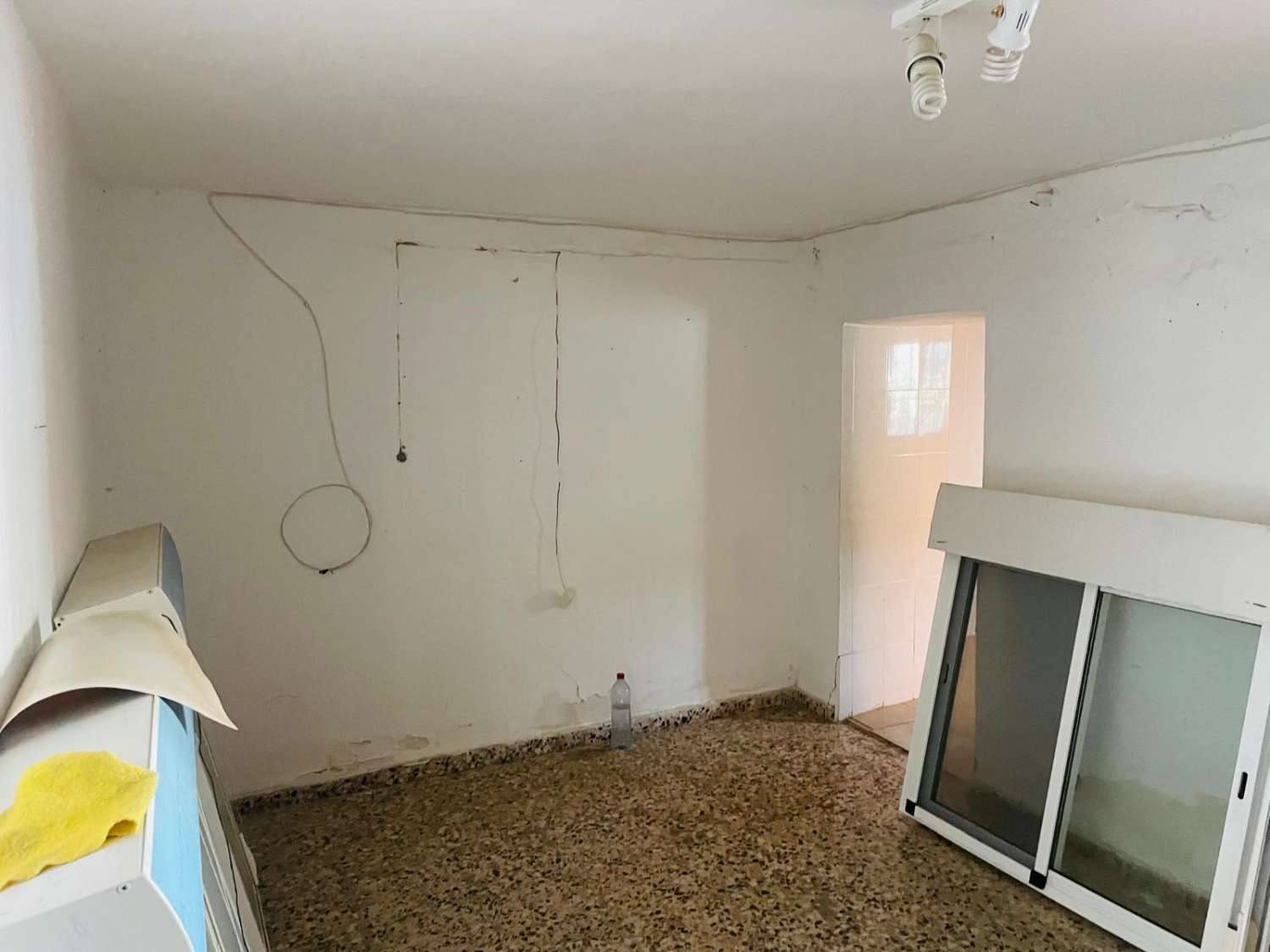 CASA DE PUEBLO A REFORMAR DE 120 M2 EN LOS PUERTAS ( VALLE-NIZA) A 3 KM DEL MAR